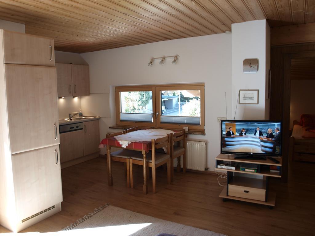 Ferienwohnungen Sommavilla 플메스 객실 사진